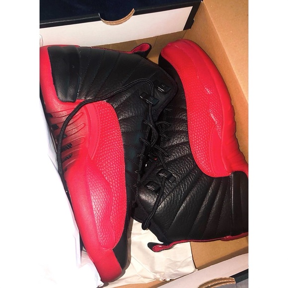 🔥MAKE AN OFFER! NIKE AIR JORDAN 12 FLU GAME🔥 - Picture 2 of 7